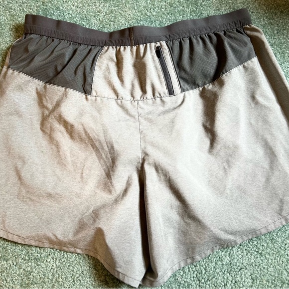 ⭐️EUC ⭐️NIKE RUNNING SHORTS ⭐️MEN SIZE XL - Picture 2 of 2